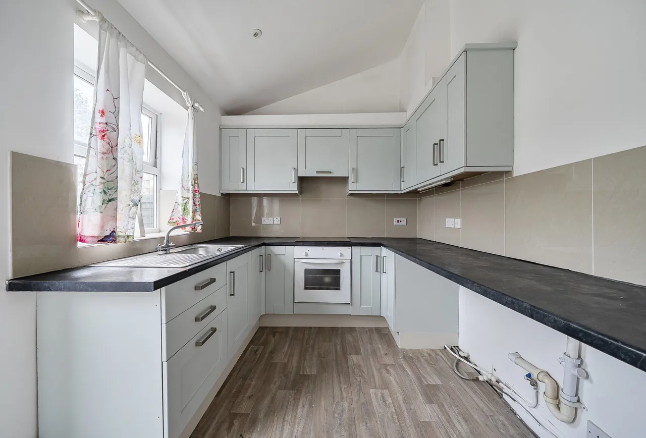 Fairfield Parade, Gloucestershire, Leckhampton, GL53 7PJ, photo 3