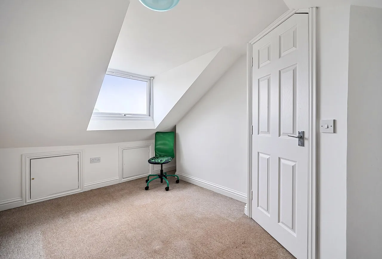 Fairfield Parade, Gloucestershire, Leckhampton, GL53 7PJ, photo 7
