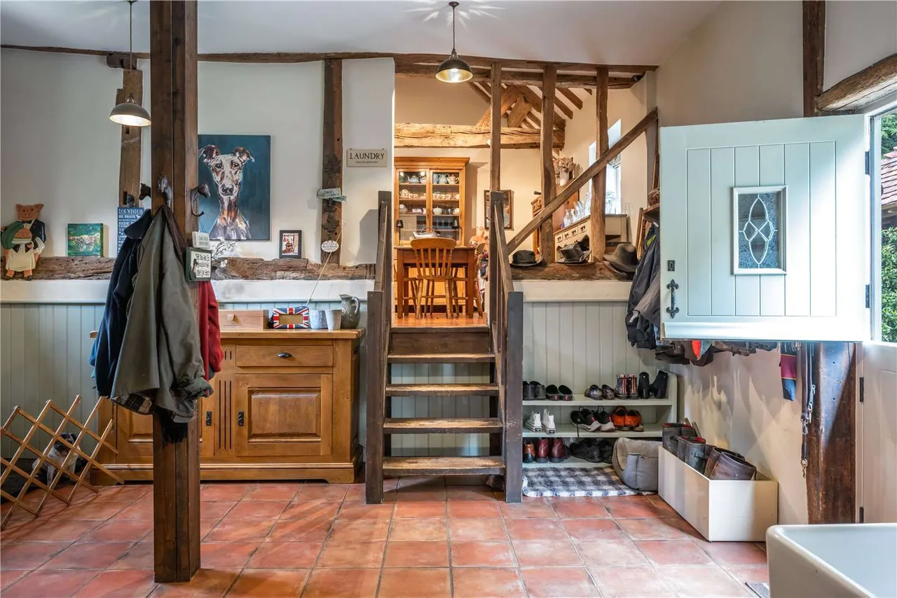 Lodkin Hill, Hascombe, GU8, photo 8