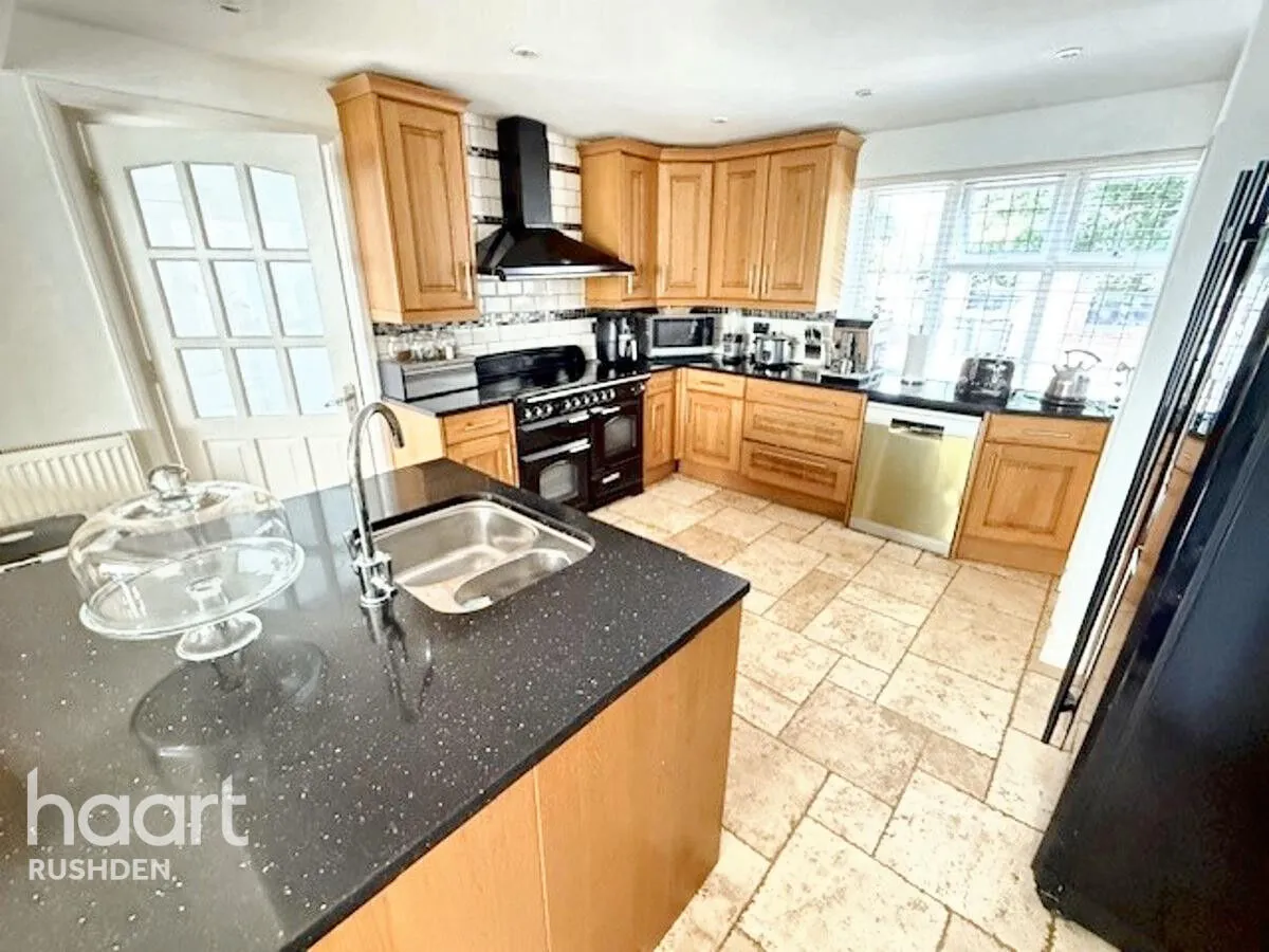 Wellingborough Road, Rushden, NN10, photo 4