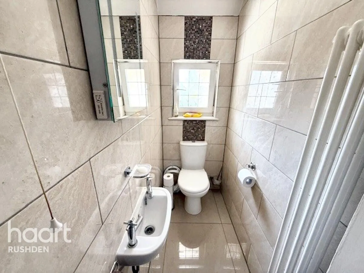Wellingborough Road, Rushden, NN10, photo 8