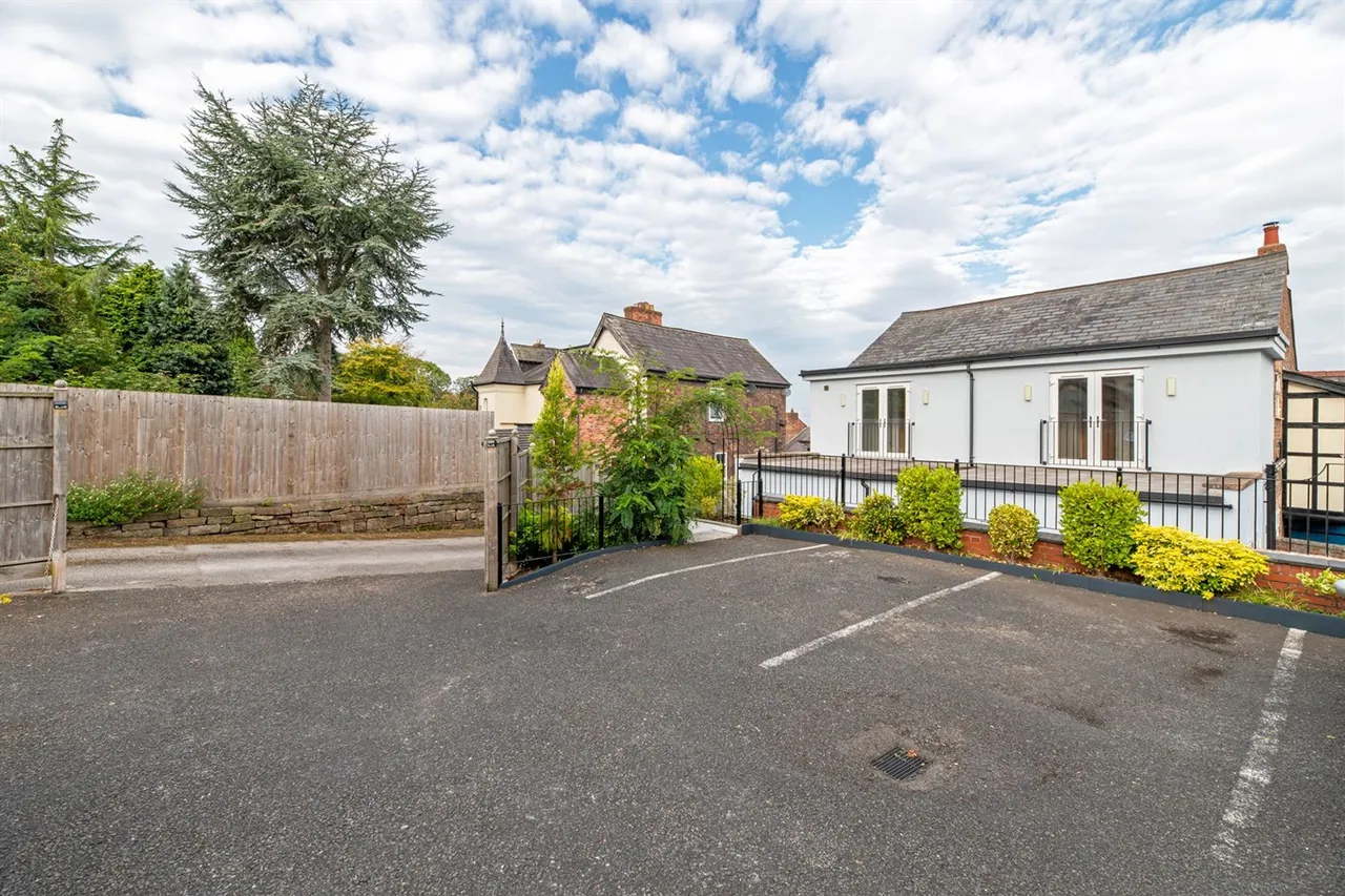 High Street, Frodsham, photo 17