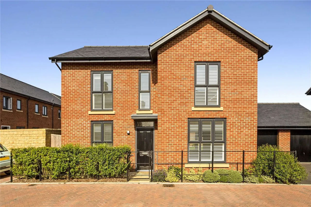5 bed house to rent, Flora Close, Cheltenham, GL52