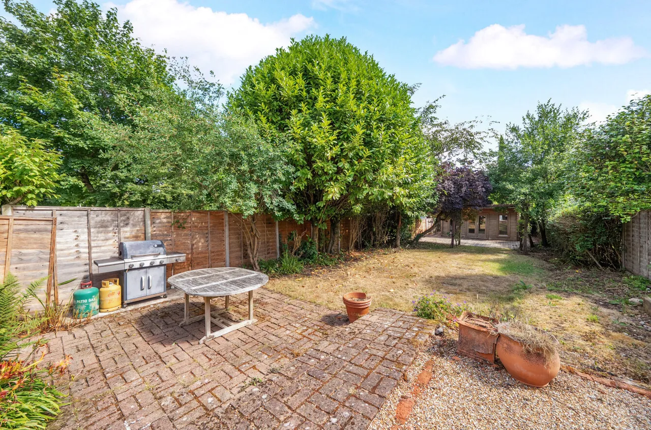 Whitmore Vale Road, Grayshott, GU26, photo 8