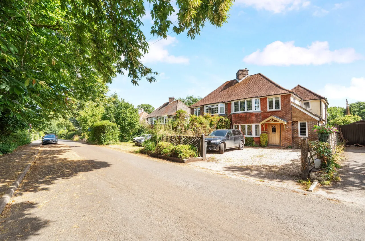 4 bed house for sale, Whitmore Vale Road, Grayshott, GU26