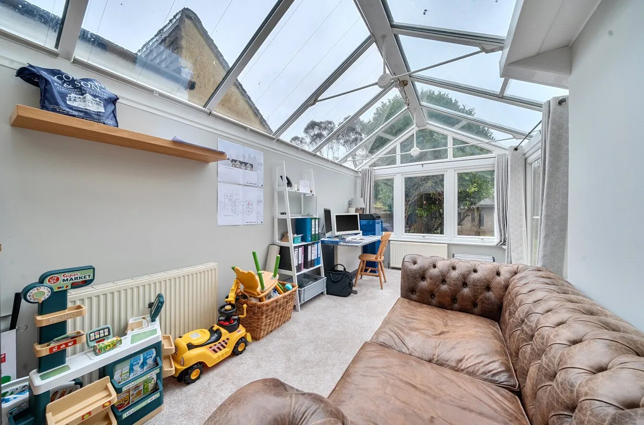 Whitmore Vale Road, Grayshott, GU26, photo 5