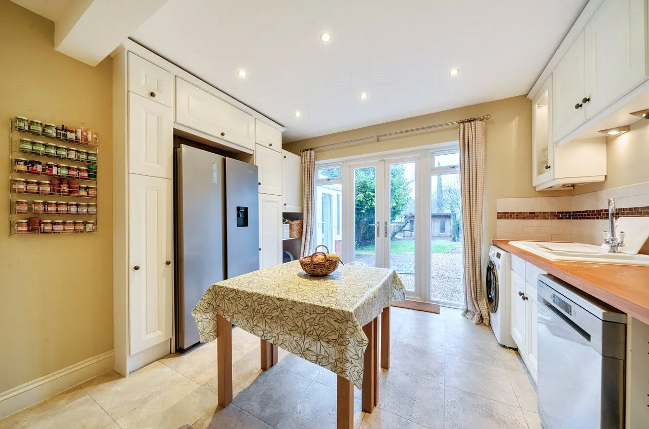 Whitmore Vale Road, Grayshott, GU26, photo 6