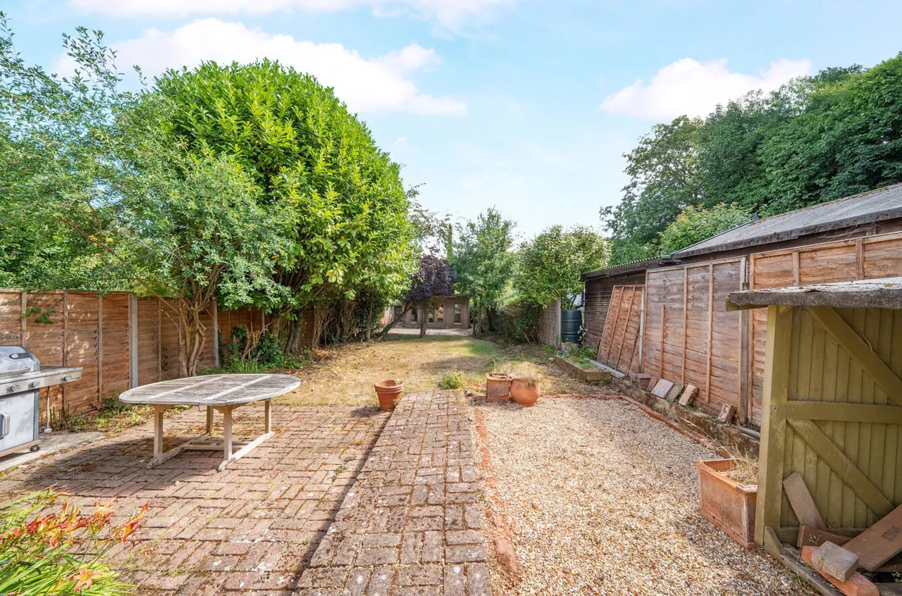 Whitmore Vale Road, Grayshott, GU26, photo 19