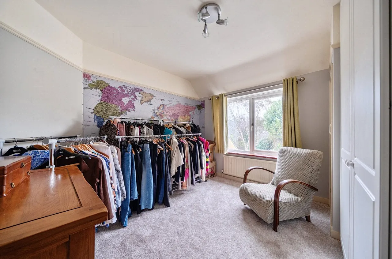 Whitmore Vale Road, Grayshott, GU26, photo 13
