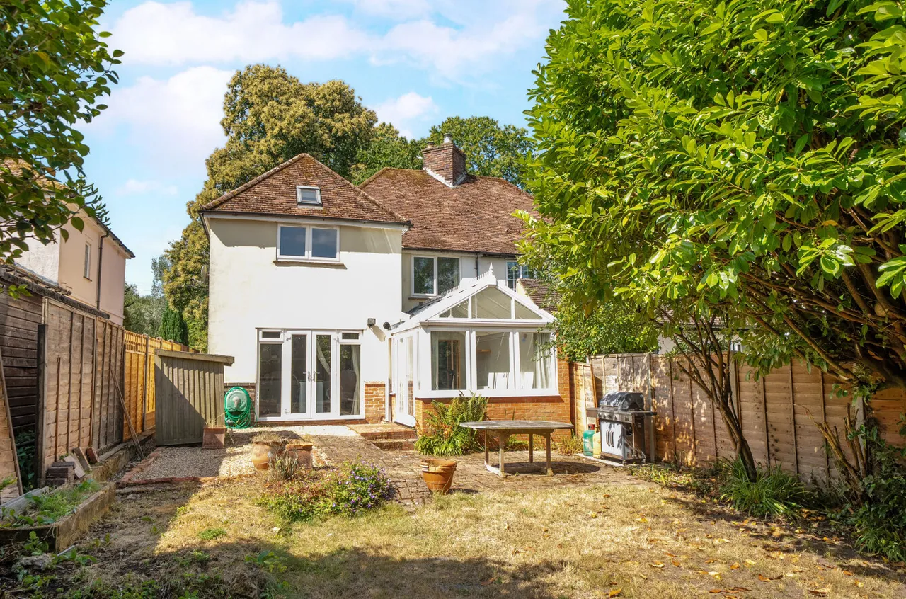 Whitmore Vale Road, Grayshott, GU26, photo 18