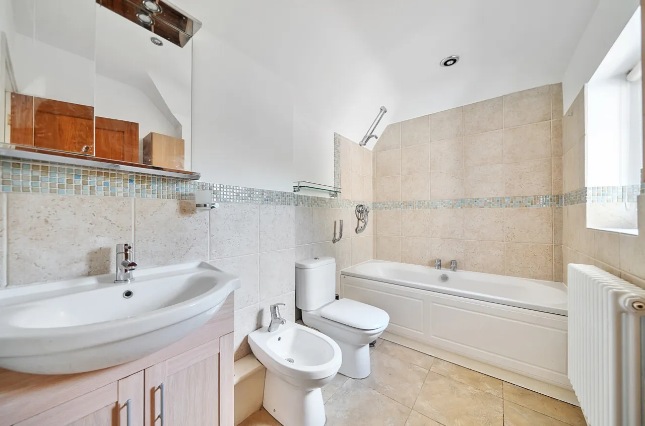 Whitmore Vale Road, Grayshott, GU26, photo 15