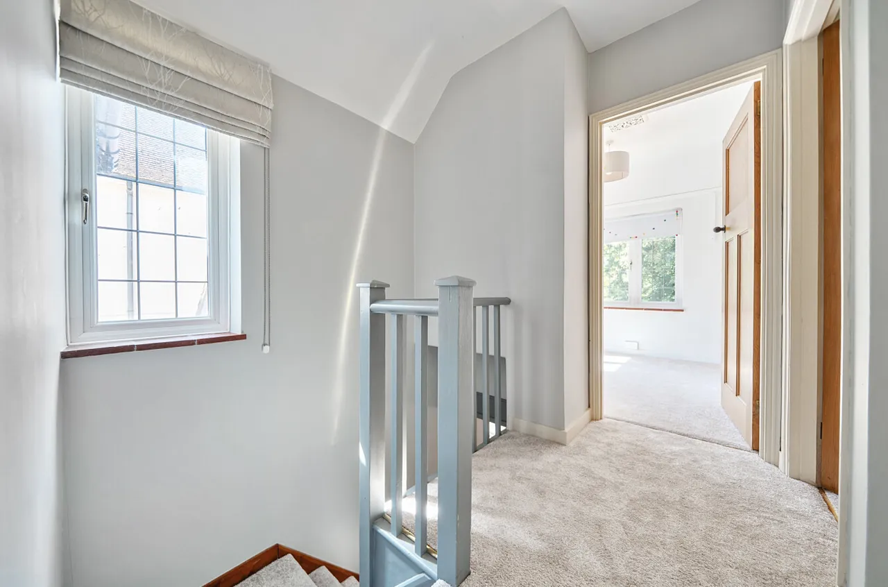 Whitmore Vale Road, Grayshott, GU26, photo 17