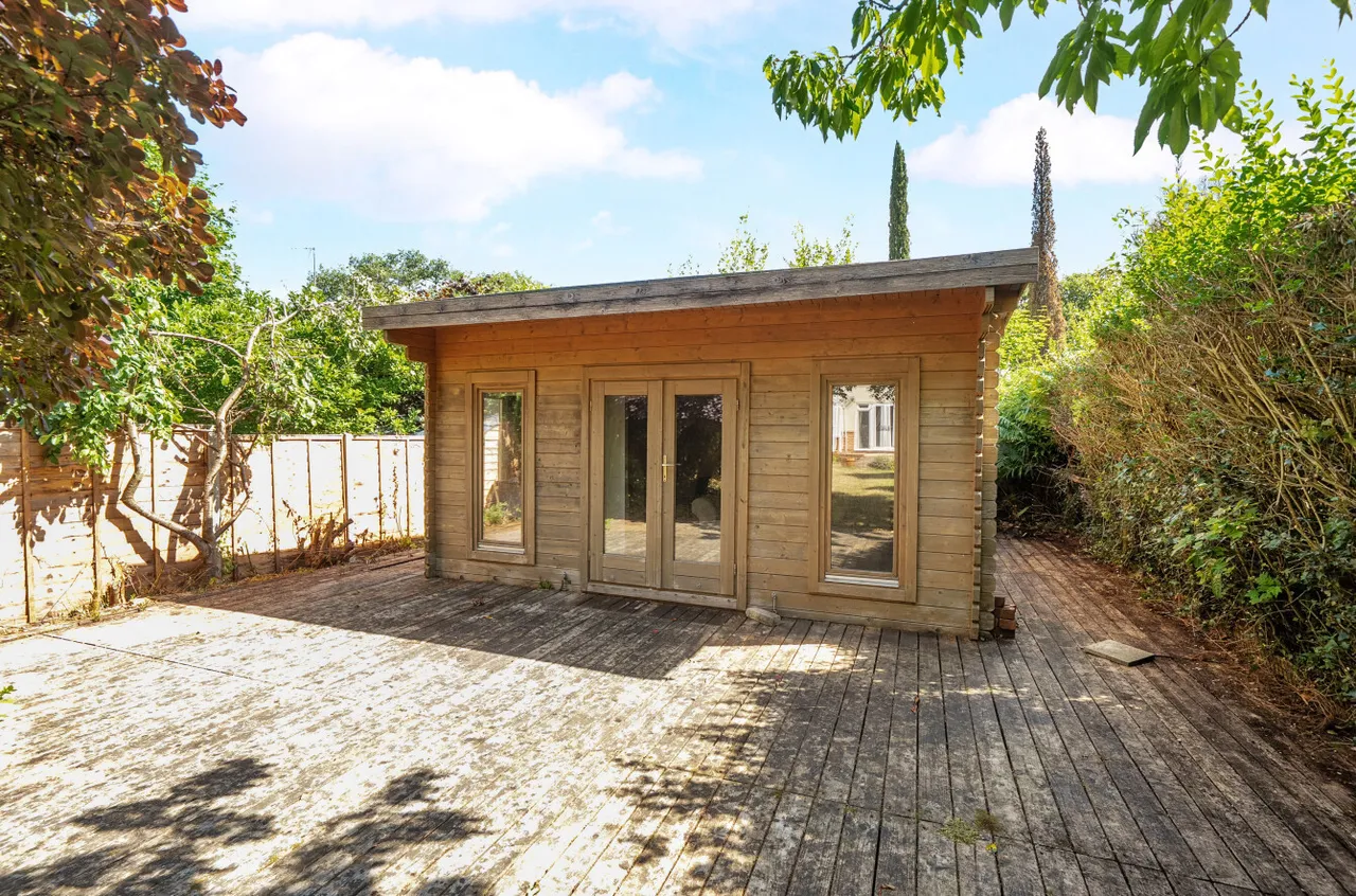 Whitmore Vale Road, Grayshott, GU26, photo 9