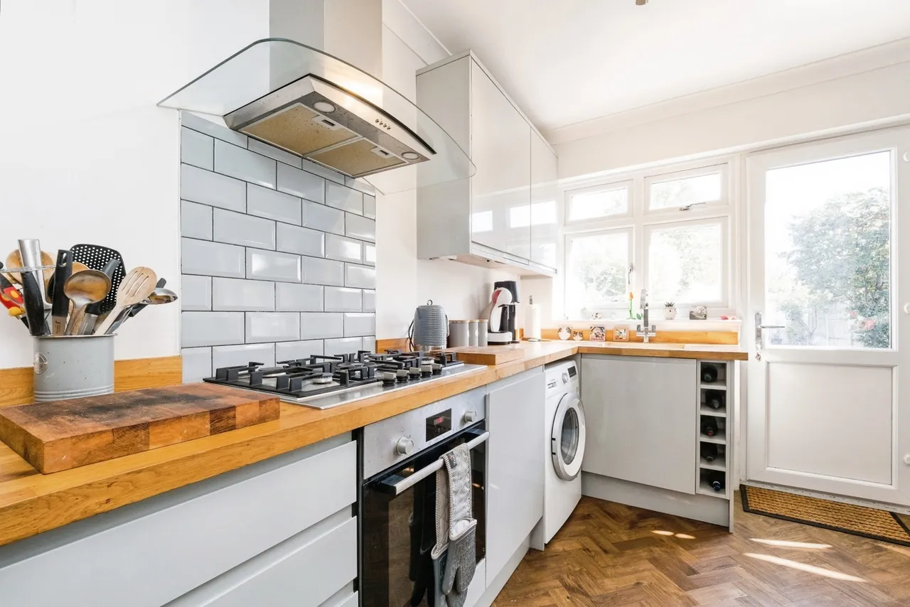 Laburnum Avenue, Hornchurch, RM12, photo 3
