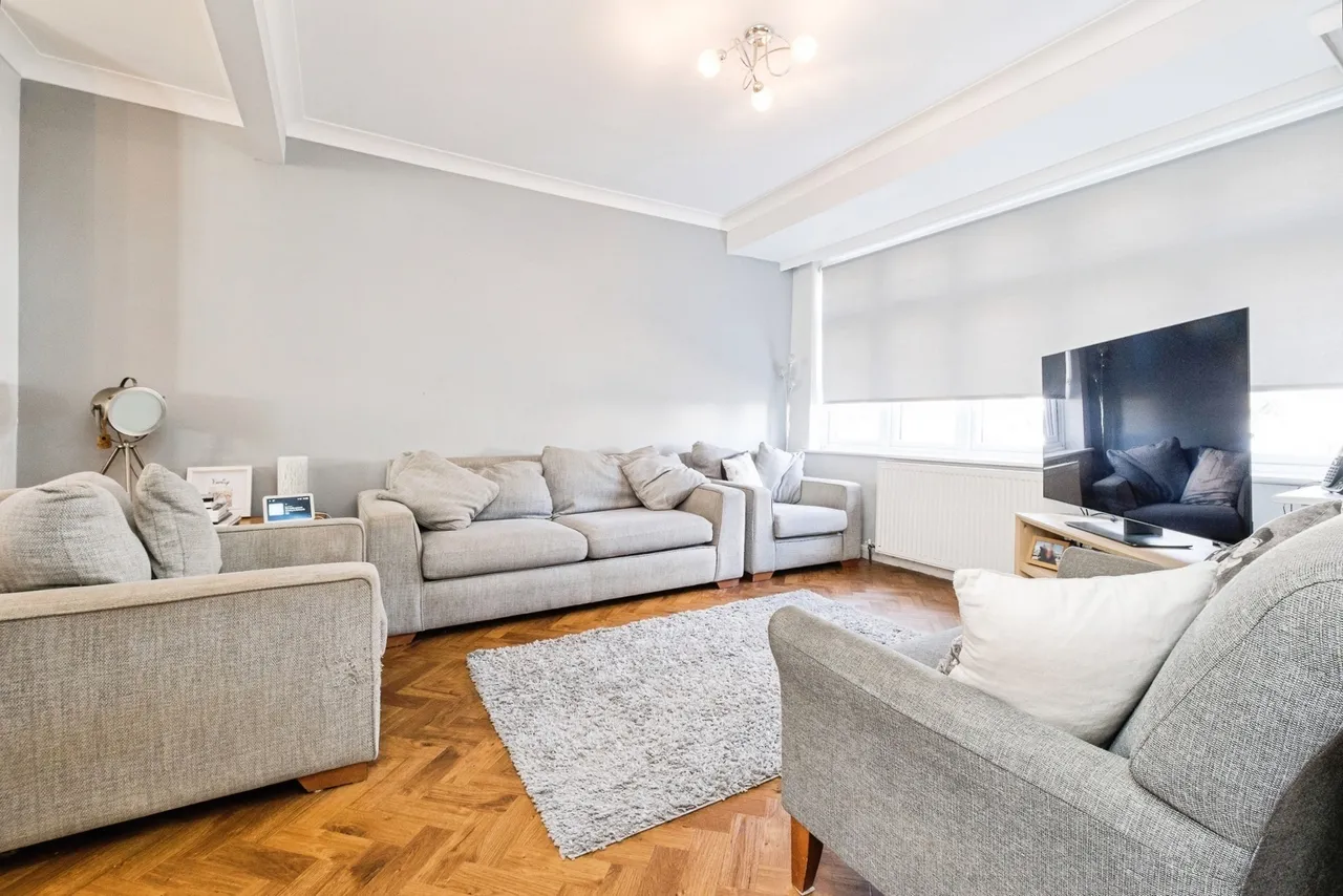 Laburnum Avenue, Hornchurch, RM12, photo 37