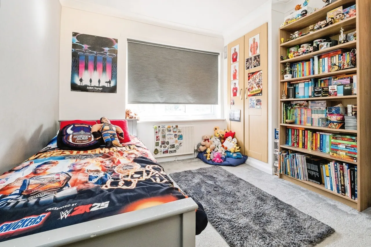 Laburnum Avenue, Hornchurch, RM12, photo 8