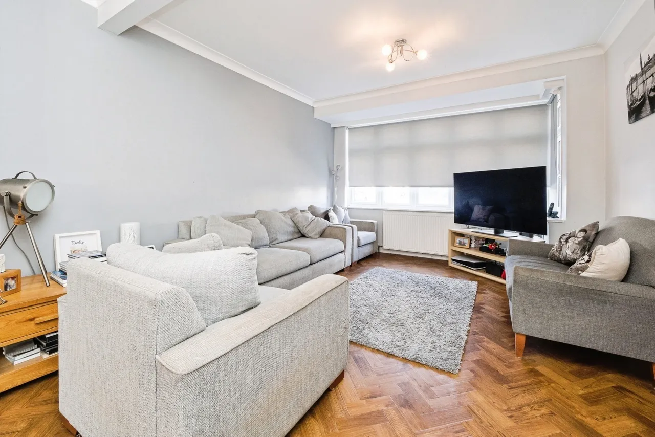 Laburnum Avenue, Hornchurch, RM12, photo 36