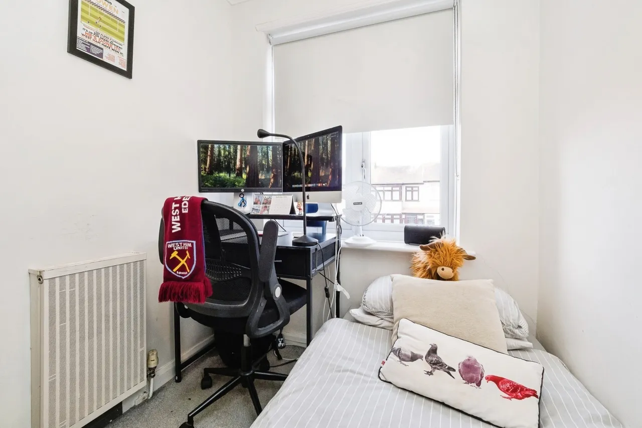 Laburnum Avenue, Hornchurch, RM12, photo 21