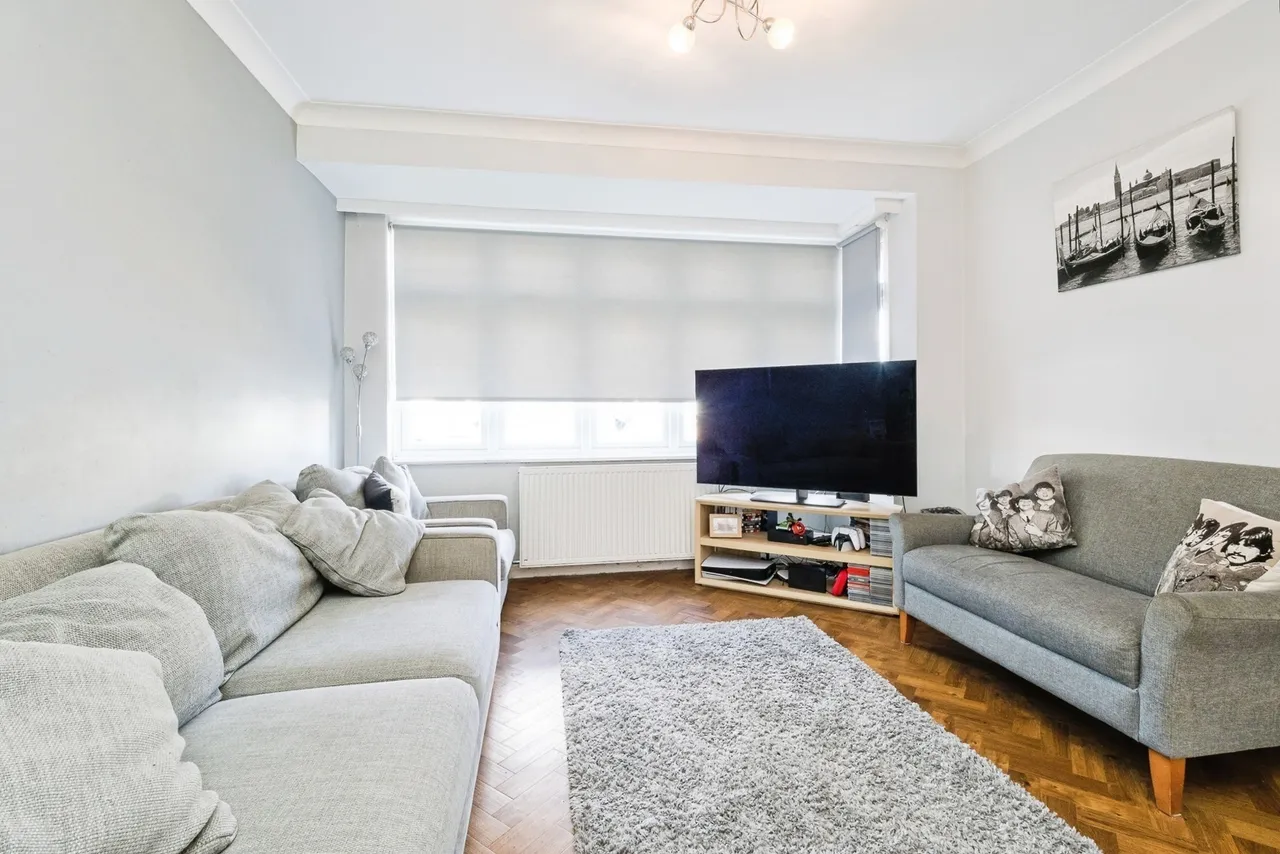 Laburnum Avenue, Hornchurch, RM12, photo 5