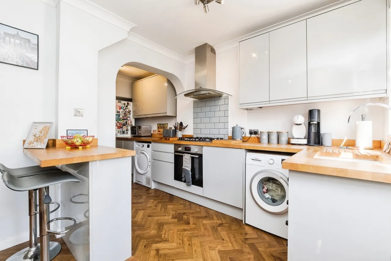 Laburnum Avenue, Hornchurch, RM12, photo 2