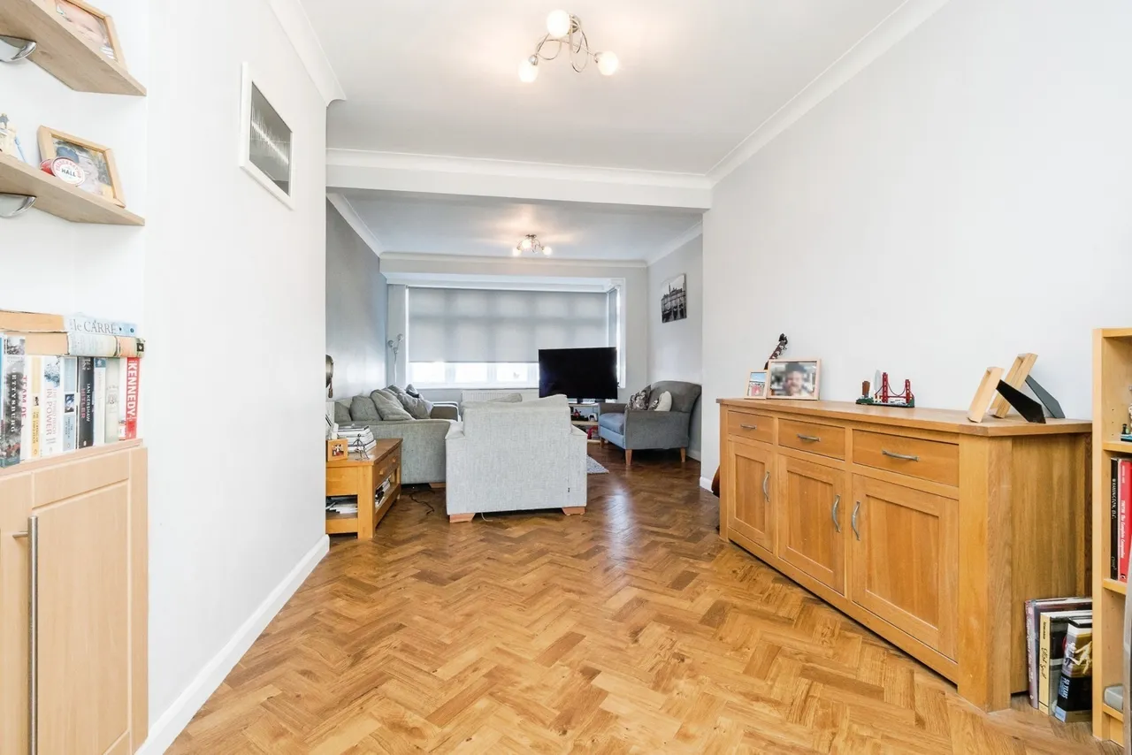 Laburnum Avenue, Hornchurch, RM12, photo 35