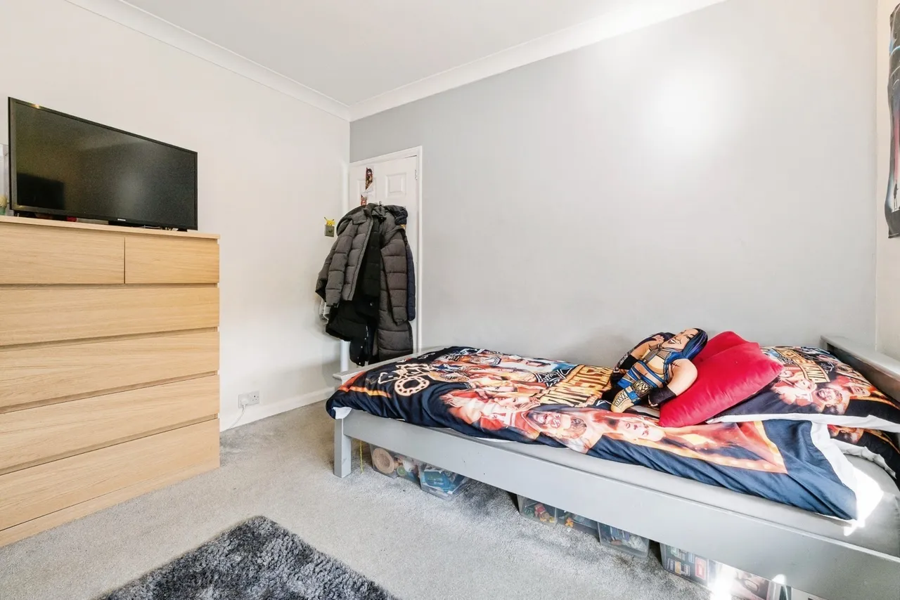 Laburnum Avenue, Hornchurch, RM12, photo 28
