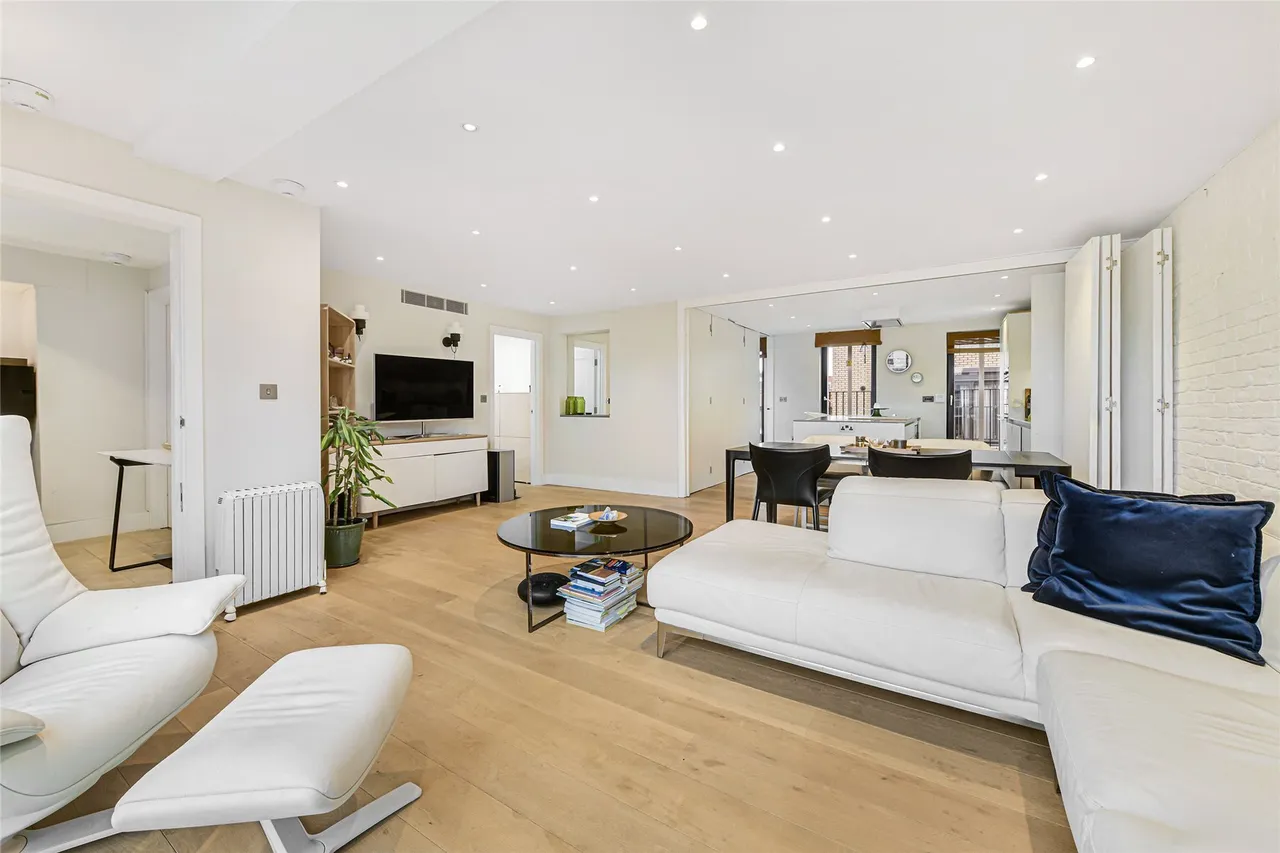 3 bed flat to rent — Richmond Buildings, London, W1D