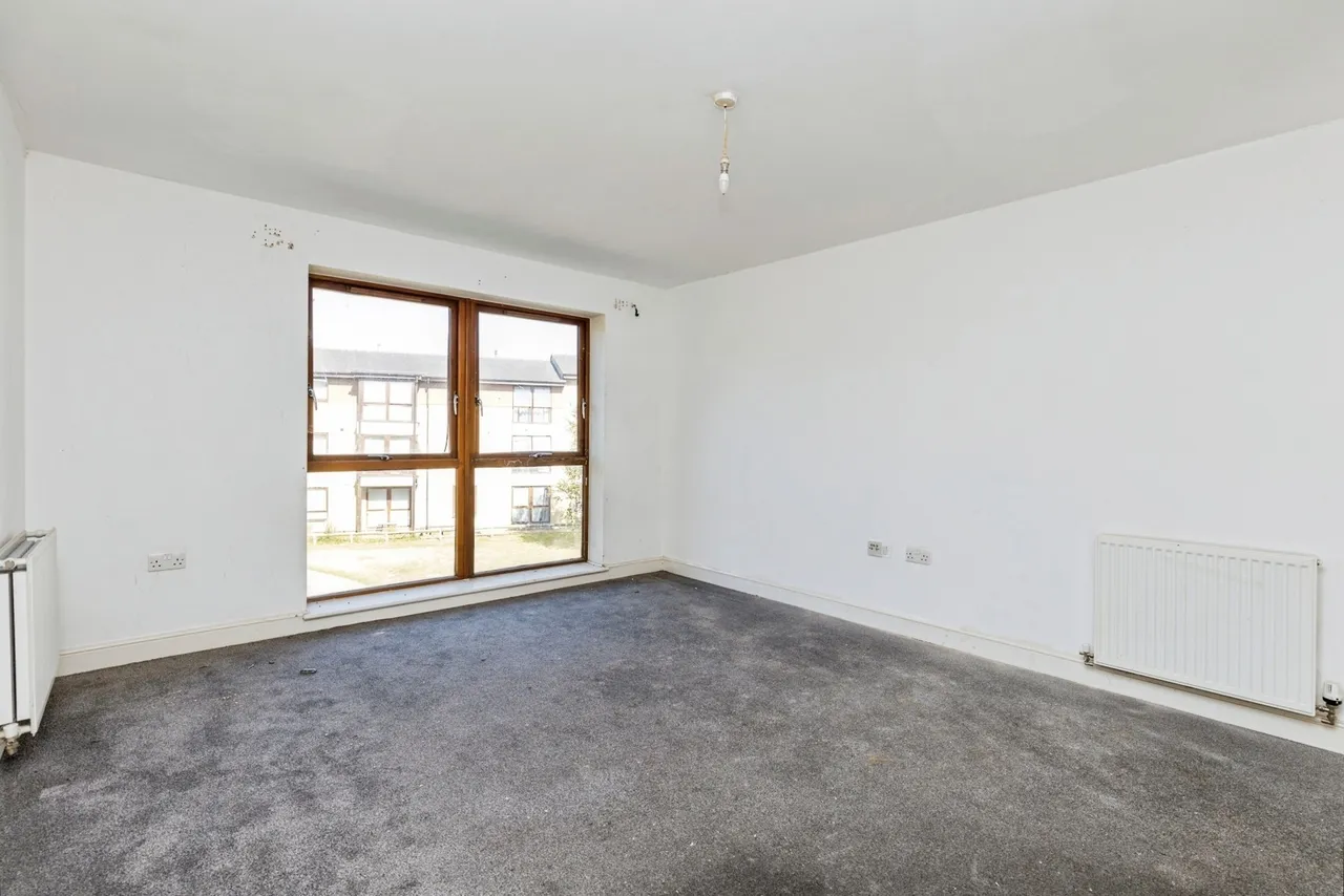 Commonwealth Drive, Crawley, RH10, photo 2