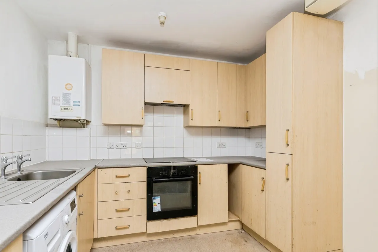 Commonwealth Drive, Crawley, RH10, photo 3