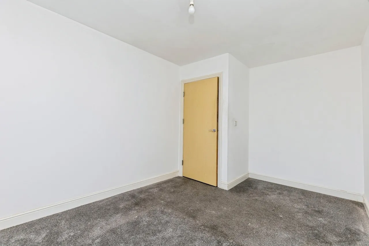 Commonwealth Drive, Crawley, RH10, photo 5