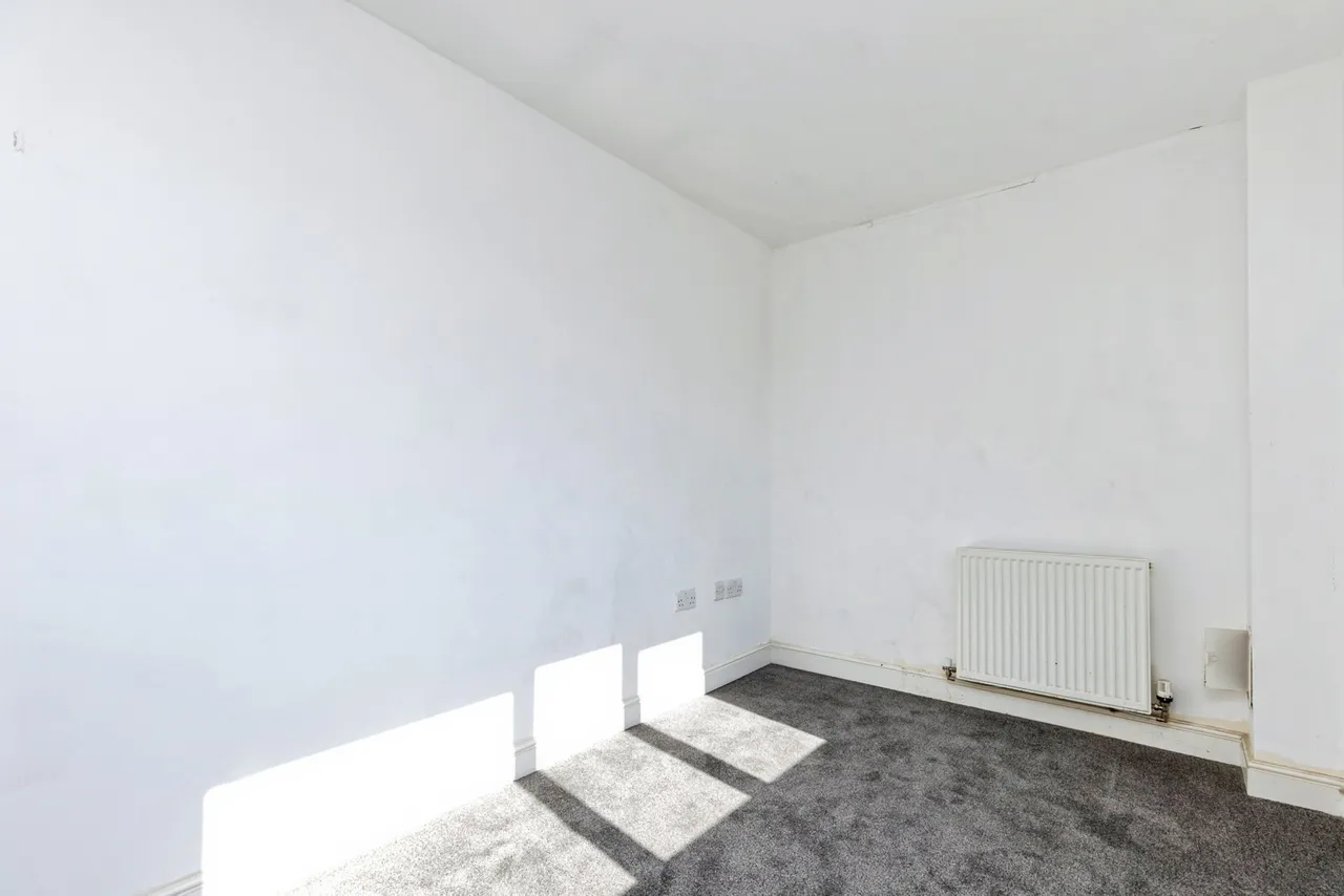 Commonwealth Drive, Crawley, RH10, photo 8
