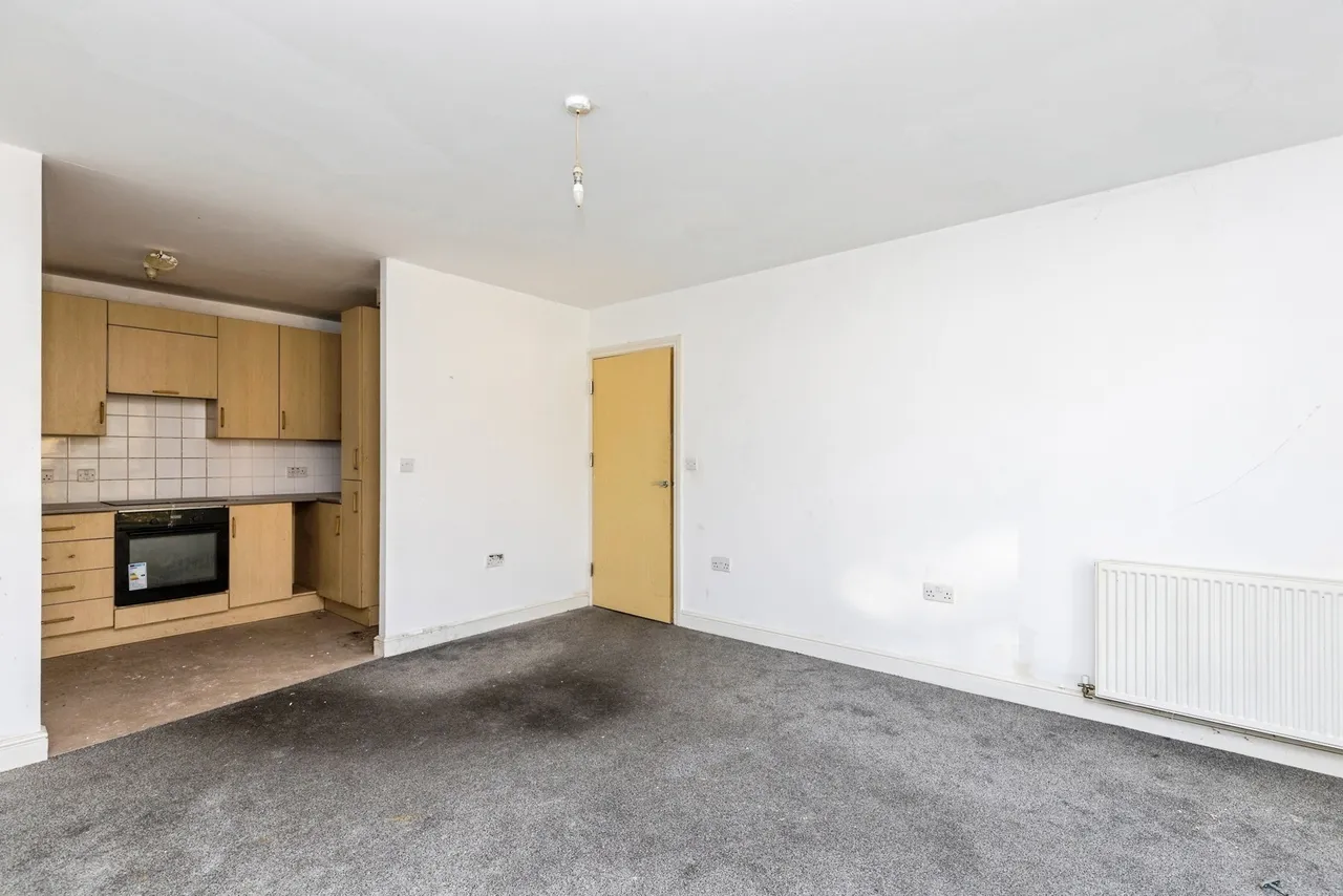 Commonwealth Drive, Crawley, RH10, photo 6