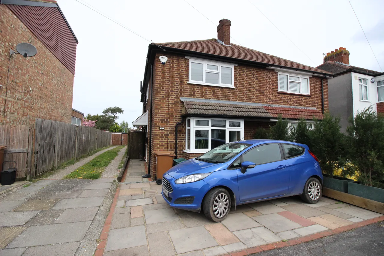 3 bed property for sale, St Albans Road, Sutton, SM1