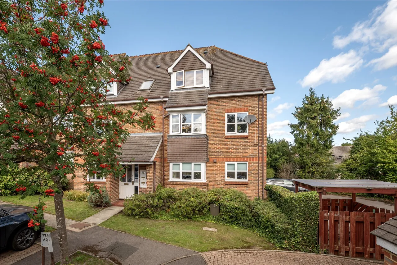 1 bed flat for sale, Capstans Wharf, St Johns, GU21