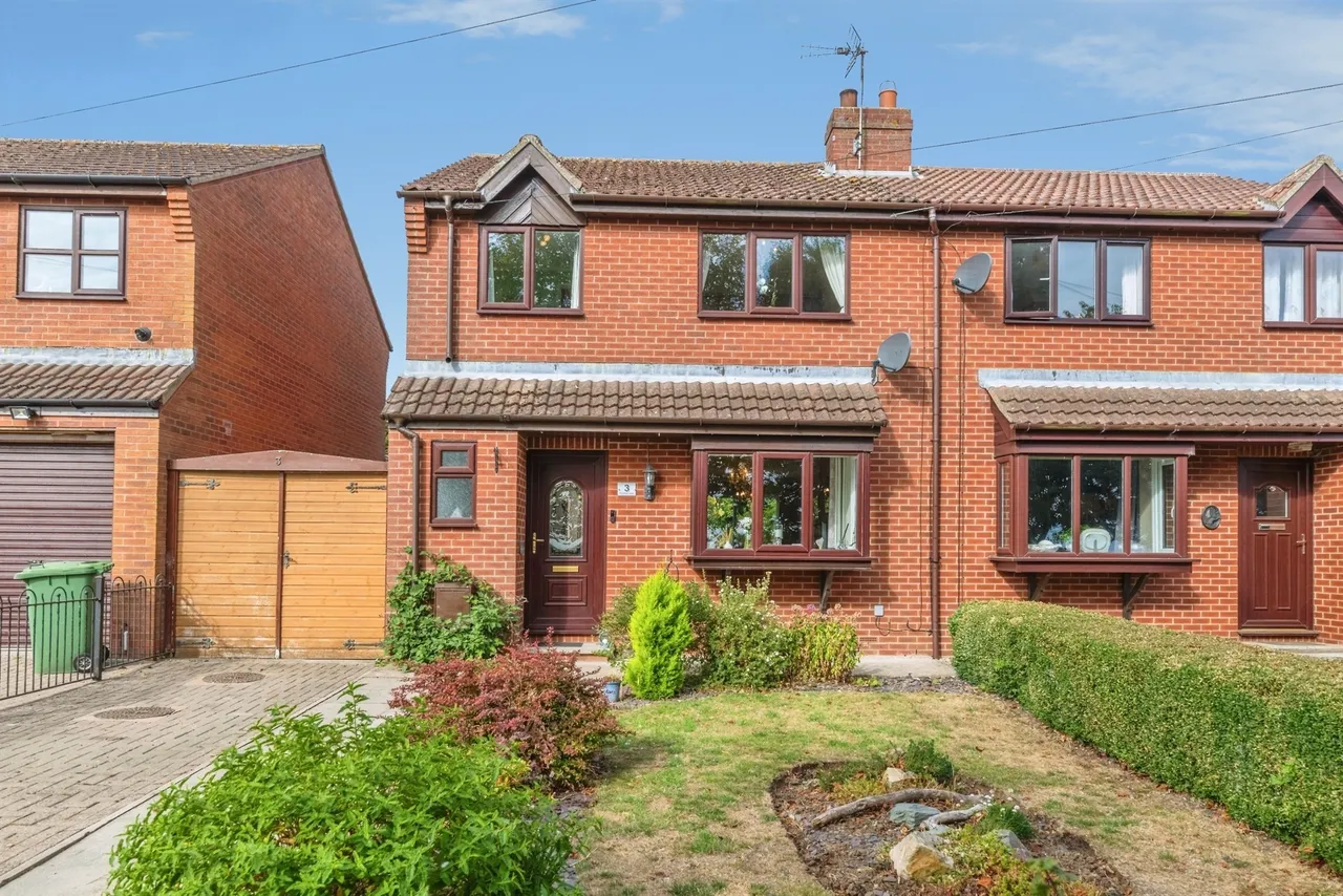 3 bed house for sale — Eastfield Close, North Frodingham, Driffield
