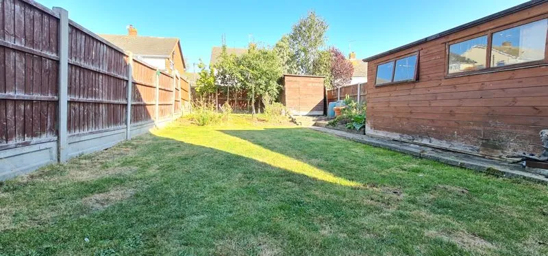 Fairview Crescent, Benfleet, Essex, SS7 4JP, photo 3