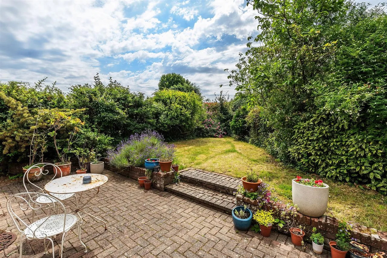 Leatherhead Road, Great Bookham, KT23, photo 14