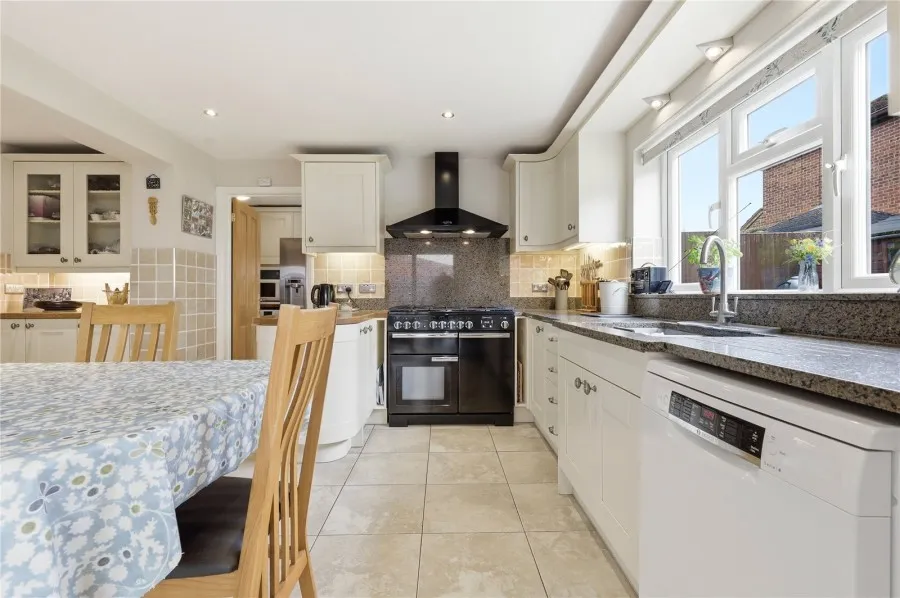 House Under Offer with 4 bedrooms in Bishop's Stortford, CM23, photo 6