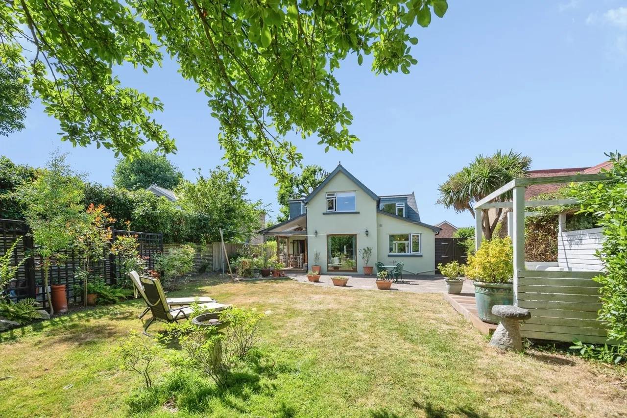 4 bed house for sale, Manor Road, Hayling Island, PO11