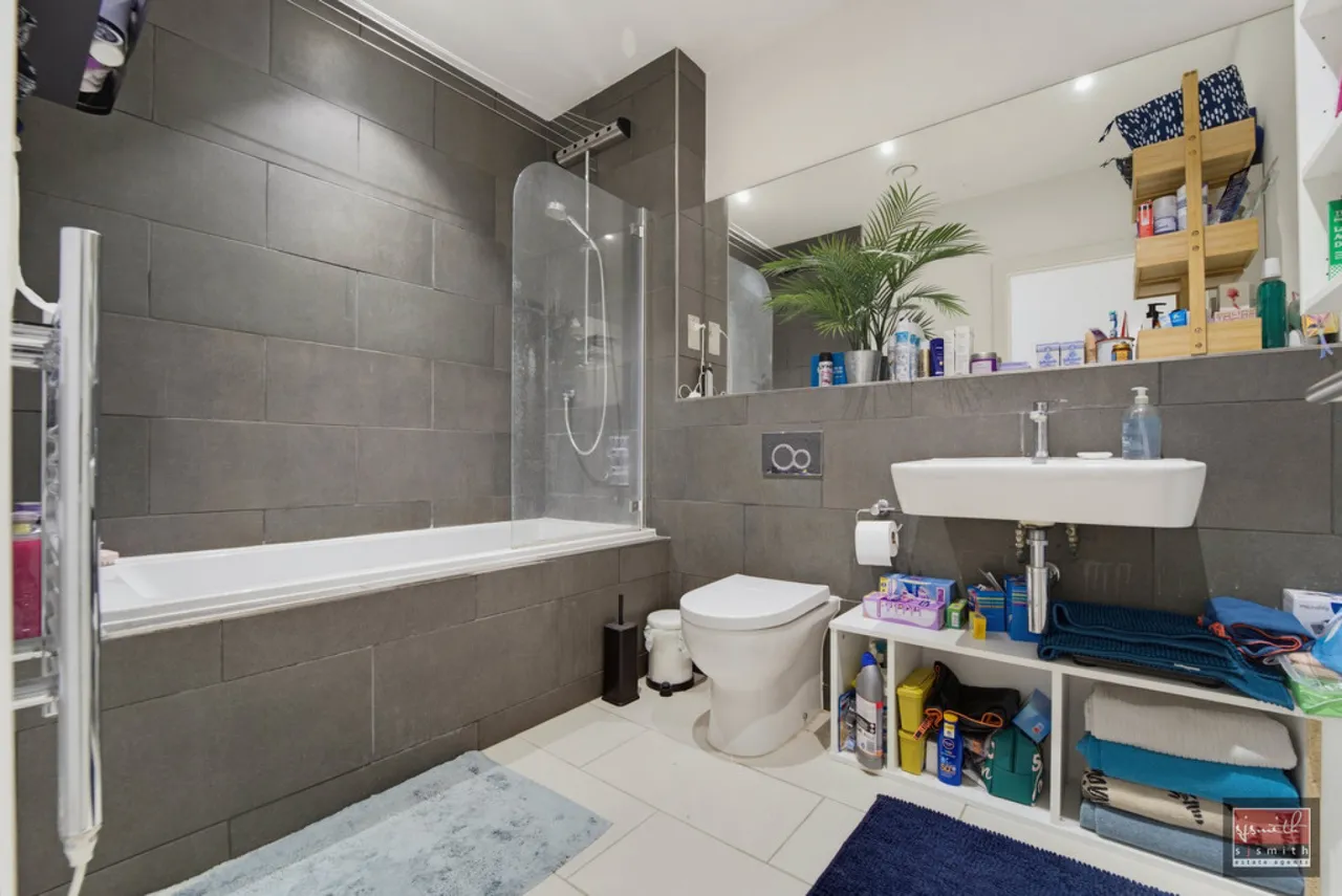 Fairfield Avenue, Staines-upon-Thames, TW18, photo 5