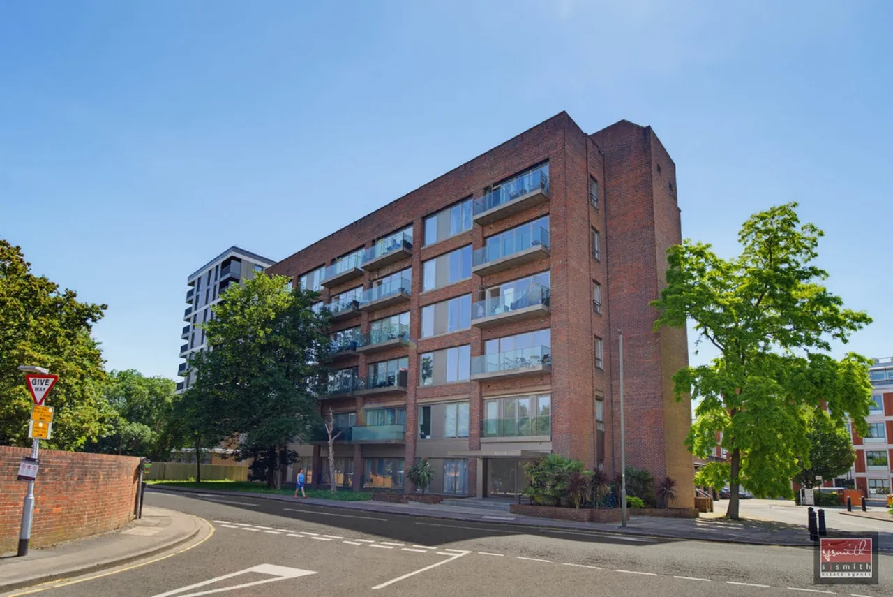 Fairfield Avenue, Staines-upon-Thames, TW18, photo 12