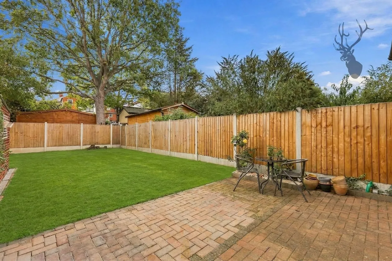 Hornbeam Close, Theydon Bois, CM16, photo 19