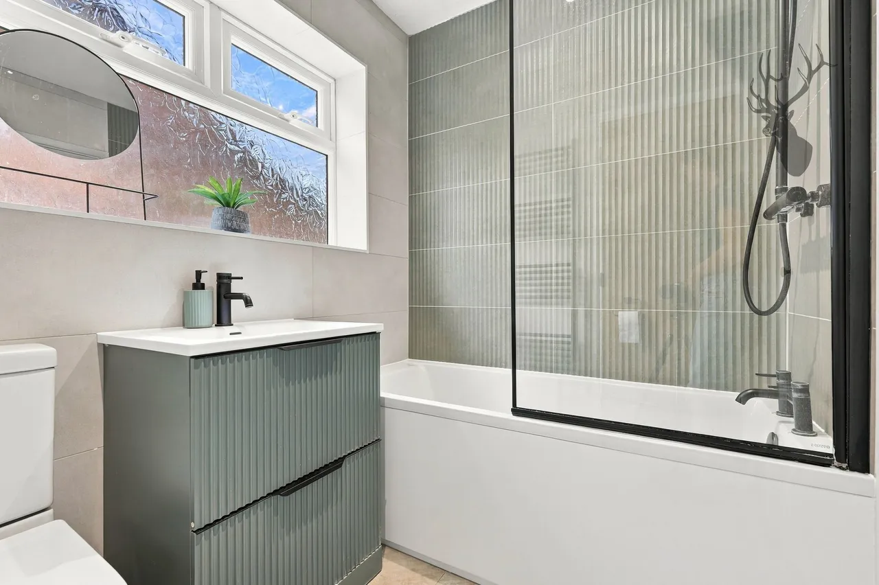 Hornbeam Close, Theydon Bois, CM16, photo 17