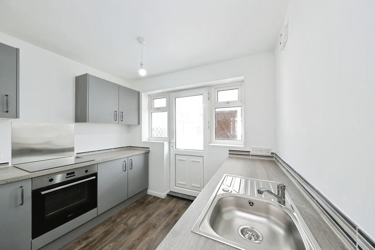 John Street, Worksop, S80, photo 4