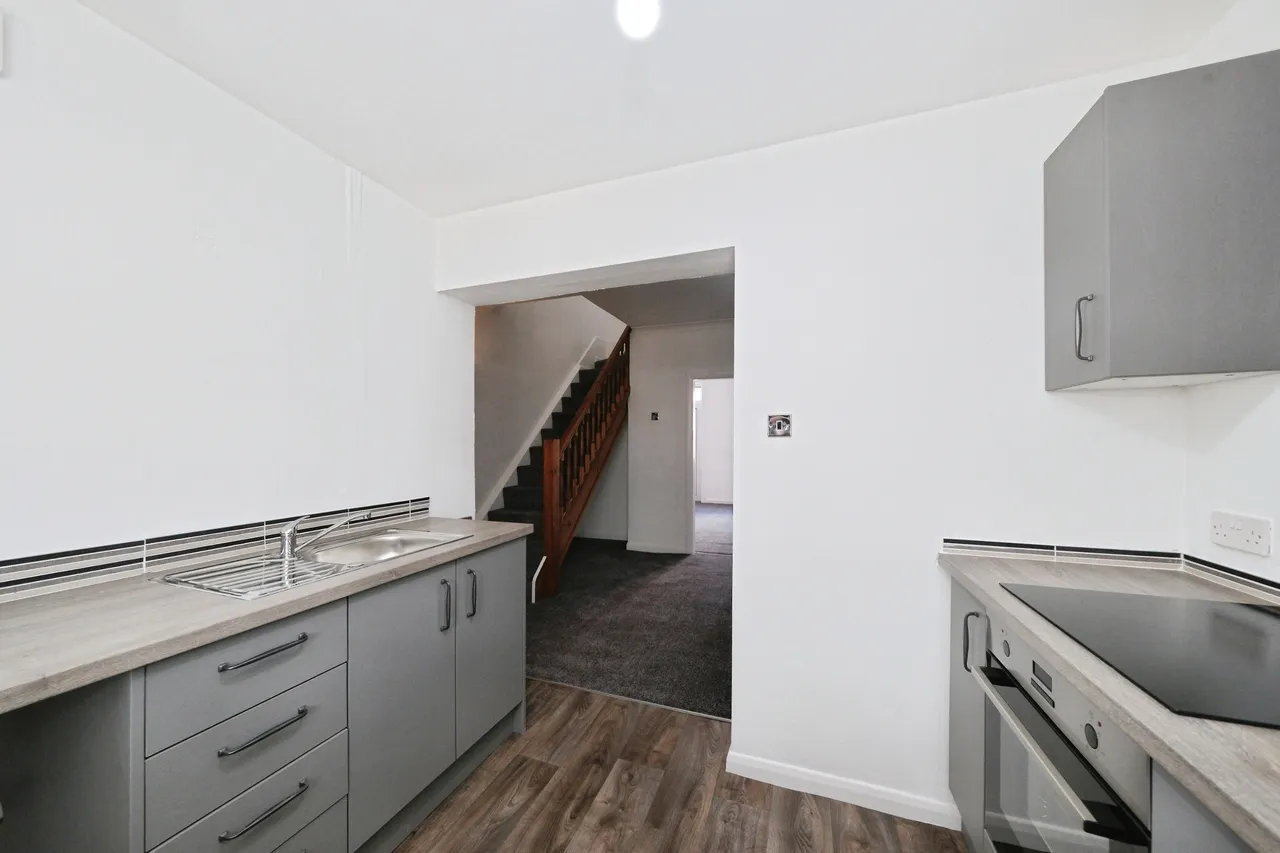 John Street, Worksop, S80, photo 3