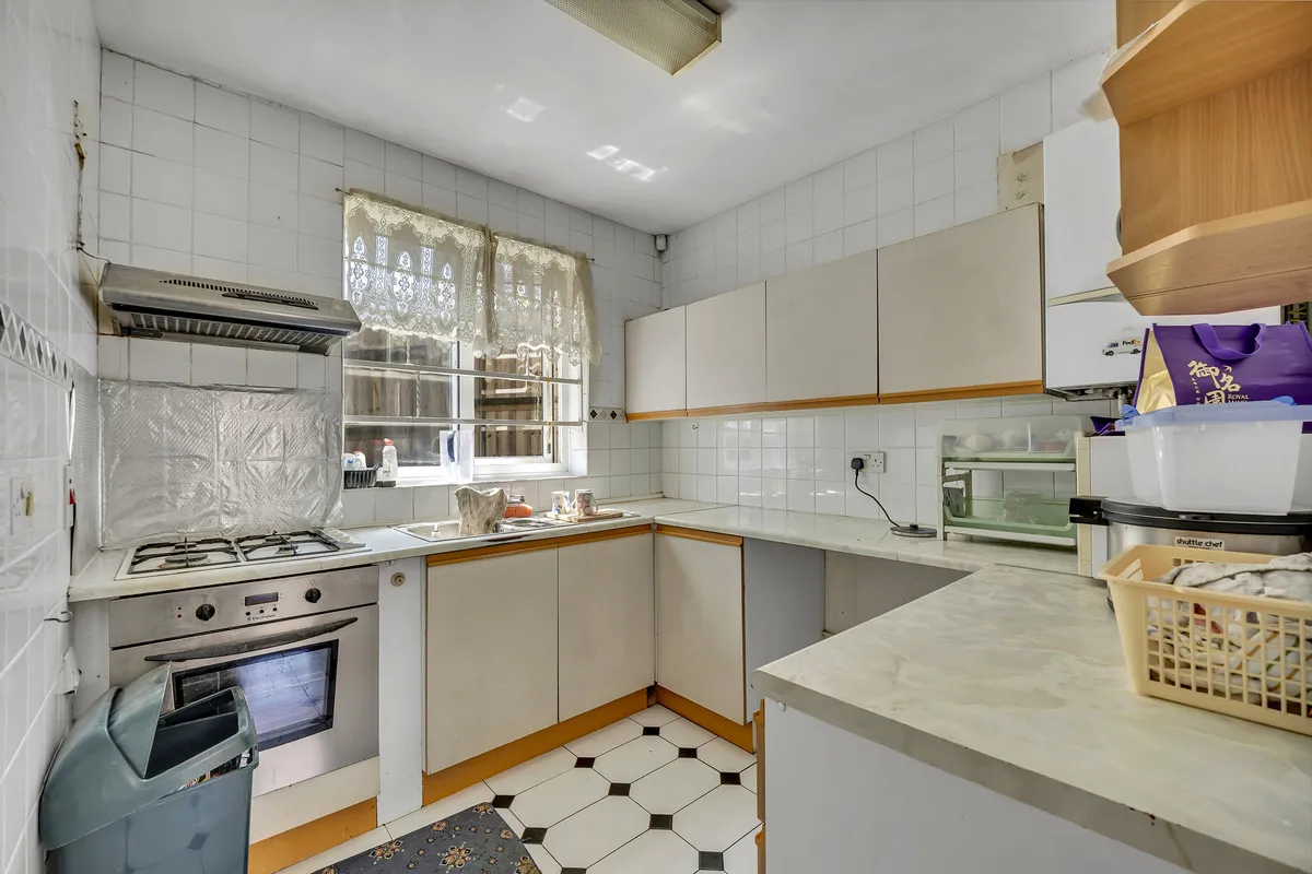 Dewsbury Road, Harold Hill, Romford, RM3 8RX, photo 8