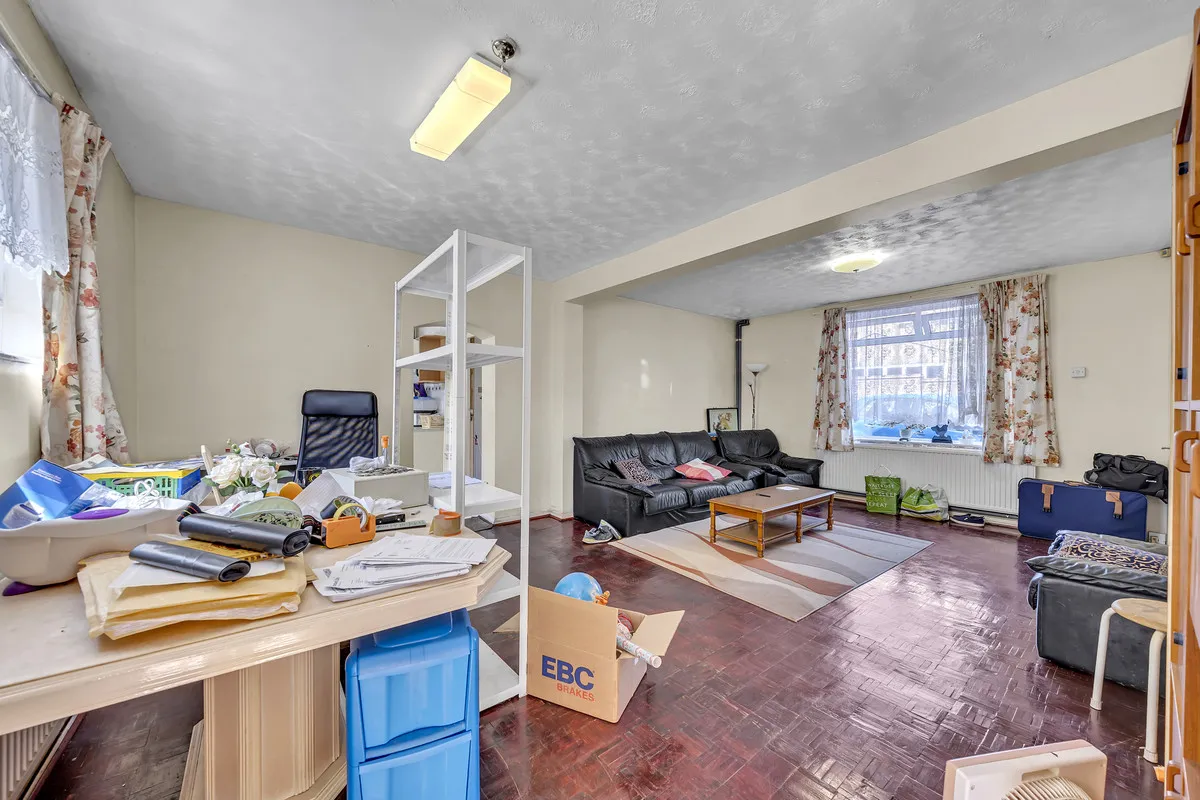 Dewsbury Road, Harold Hill, Romford, RM3 8RX, photo 7