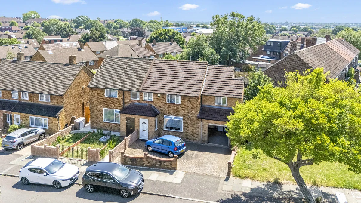 Dewsbury Road, Harold Hill, Romford, RM3 8RX, photo 5