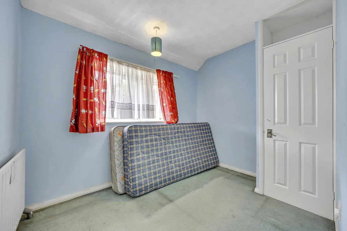 Dewsbury Road, Harold Hill, Romford, RM3 8RX, photo 10