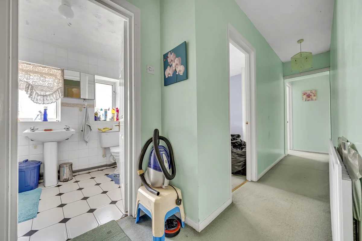 Dewsbury Road, Harold Hill, Romford, RM3 8RX, photo 12